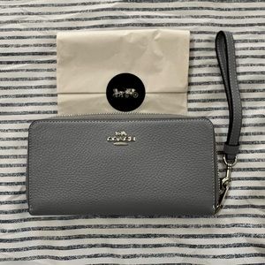 AUTHENTIC COACH Long Zip Around Wallet Gray Silver Mist New With Tags NWT